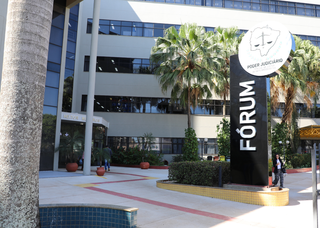 Erro em contrato de est&aacute;gio faz faculdade ser condenada em R$ 5 mil