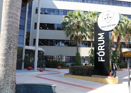 Erro em contrato de est&aacute;gio faz faculdade ser condenada em R$ 5 mil