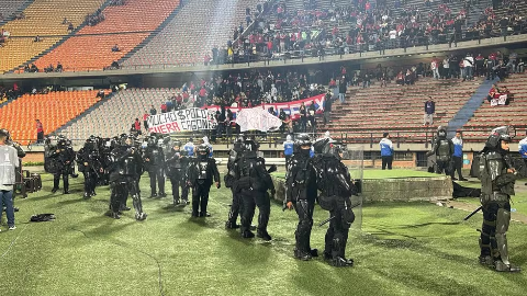 Conmebol d&aacute; vit&oacute;ria ao Flamengo e pune Medell&iacute;n por confus&atilde;o em campo