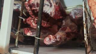 Força-tarefa apreende mais de 660 kg de carne estragada em açougue Força-tarefa apreende mais de 660 kg de carne estragada em açougue
