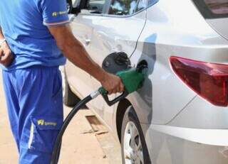 Governo deve fixar em R$ 0,44 desconto por litro para segurar pre&ccedil;o da gasolina