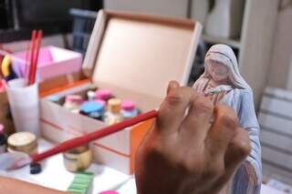 Audin&eacute;ia deixou enfermagem e se reencontrou restaurando arte sacra