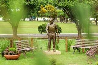 Morre Deócles, pioneiro funerário que inaugurou a própria estátua em vida Morre Deócles, pioneiro funerário que inaugurou a própria estátua em vida