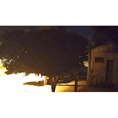 V&iacute;deo mostra in&iacute;cio de inc&ecirc;ndio em banheiro e homem gritando por socorro