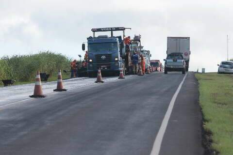 Obra na 163 altera tr&aacute;fego e exige aten&ccedil;&atilde;o redobrada no in&iacute;cio do fim de semana