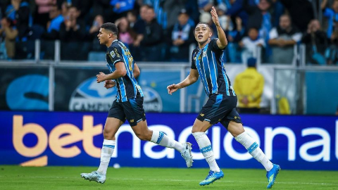 Gr&ecirc;mio vira sobre Santos e Mirassol surpreende Fluminense no Brasileir&atilde;o