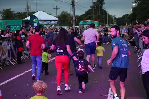 Nem frio espanta p&uacute;blico de corrida nos altos da Afonso Pena