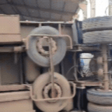 Carreta carregada de ureia tomba em avenida no Itamarac&aacute; e provoca lentid&atilde;o