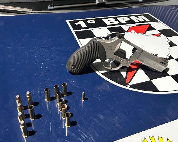 Pol&iacute;cia prende CAC ap&oacute;s disparar ao menos 7 tiros para o alto no Jardim Nhanh&aacute;