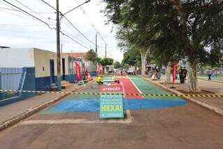 Com tinta e criançada no asfalto, emoção da Copa toma rua de Campo Grande Com tinta e criançada no asfalto, emoção da Copa toma rua de Campo Grande
