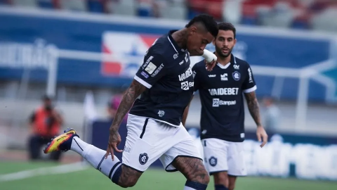 Athletico vira sobre o Remo e entra no G4 em jogo com expuls&atilde;o