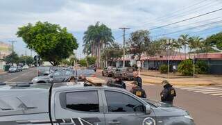 Viatura do DOF capota após acidente em rodovia e deixa 4 policiais feridos Viatura do DOF capota após acidente em rodovia e deixa 4 policiais feridos
