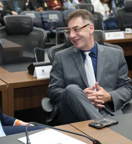 Na saída, Razuk homenageia PM acusado de homicídio
