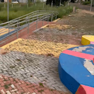Pra&ccedil;a no bairro North Park &eacute; abandonada sem conclus&atilde;o de obras 