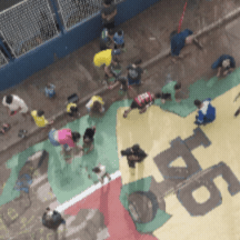Com tinta e crian&ccedil;ada no asfalto, emo&ccedil;&atilde;o da Copa toma rua de Campo Grande