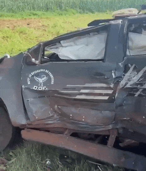 Viatura do DOF capota ap&oacute;s acidente em rodovia e deixa 4 policiais feridos