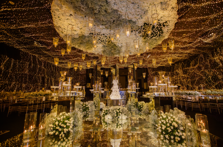 Mais de 200 mil luzes transformaram casamento em “céu estrelado”