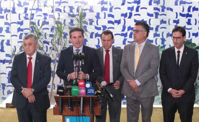 Hugo Motta anuncia transi&ccedil;&atilde;o de um ano para jornada de 40 horas e fim da 6x1