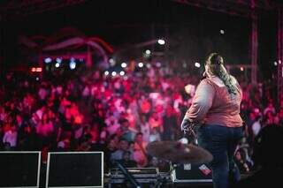Se nem na própria cidade o cantor regional encontra palco, o que sobra? Se nem na própria cidade o cantor regional encontra palco, o que sobra?