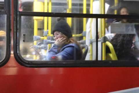 Lei d&aacute; prioridade a mulheres em assentos de janela nos &ocirc;nibus da Capital