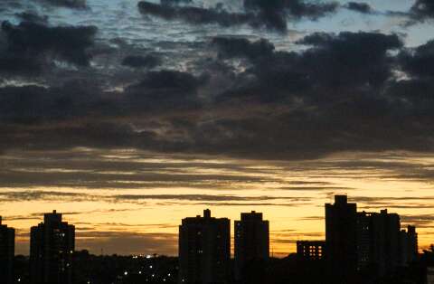 In&iacute;cio de semana ter&aacute; sol, calor e risco de chuva em parte de MS