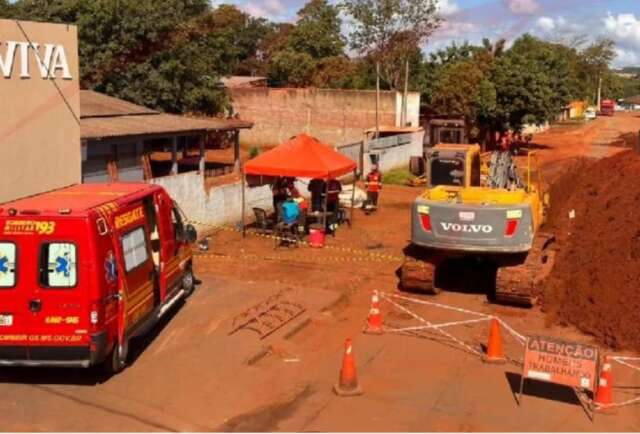 Oper&aacute;rio deixa estrutura de prote&ccedil;&atilde;o e morre soterrado em obra de esgoto