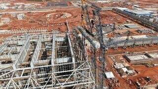 Megaoperação instala equipamento de 300 toneladas na fábrica da Arauco Megaoperação instala equipamento de 300 toneladas na fábrica da Arauco