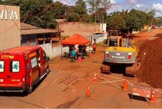Oper&aacute;rio deixa estrutura de prote&ccedil;&atilde;o e morre soterrado em obra de esgoto