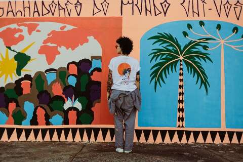 Projeto abre vagas para artistas mulheres pintarem muros em escolas