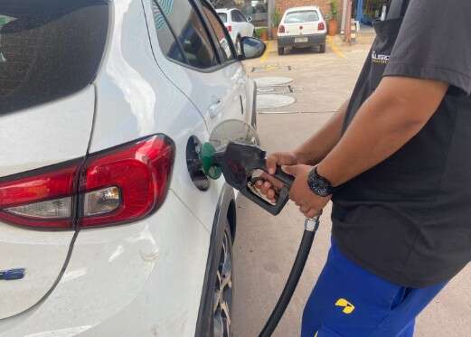 Governo Federal publica subs&iacute;dio de R$ 0,44 por litro conta alta da gasolina