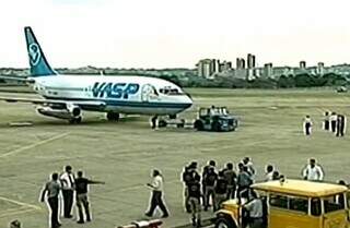 Com estradas na Bolívia fechadas, sequestrador de avião será transferido pelo ar Com estradas na Bolívia fechadas, sequestrador de avião será transferido pelo ar