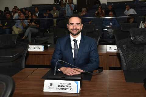 Jo&atilde;o C&eacute;sar assume cadeira de Neno prometendo foco total no Legislativo