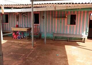 Ant&ocirc;nio vive em "Casa de Boneca" e mant&eacute;m cor por amor &agrave; esposa