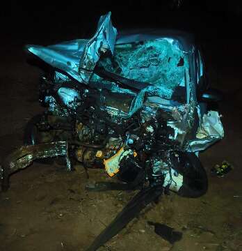 Motorista fica em estado grave em acidente entre carro, carreta e &ocirc;nibus