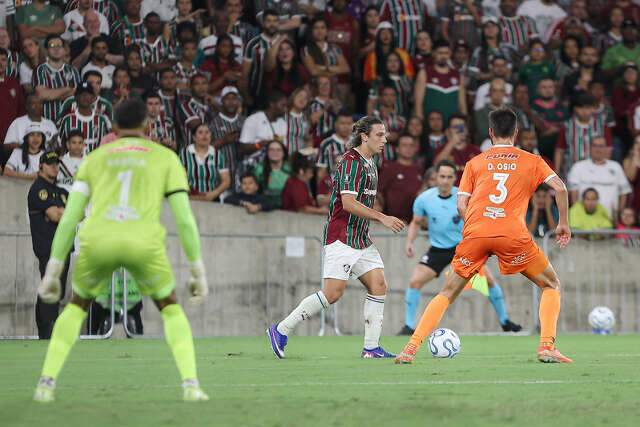 Fluminense vence no Maracan&atilde; e Corinthians perde para argentinos