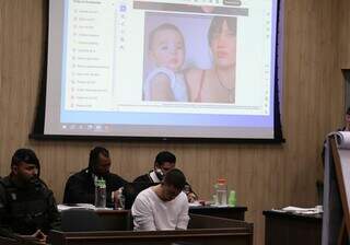 R&eacute;u diz que "perdeu controle", mas n&atilde;o se lembra de ter matado mulher e beb&ecirc;