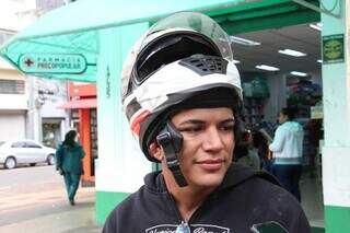 Com modelo ganhando capitais, condutores defendem faixas exclusivas para motos