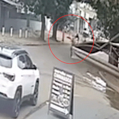 Idosa &eacute; atropelada por moto ao cruzar rua movimentada e morre no hospital
