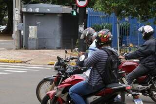 Faixas exclusivas para motos deixariam o tr&acirc;nsito de Campo Grande mais seguro?