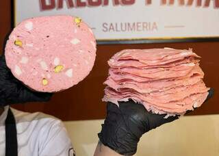 Balcão tem sanduíches nada óbvios, charcutaria e salsichas artesanais Balcão tem sanduíches nada óbvios, charcutaria e salsichas artesanais
