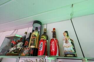 No Bar da Luzia, pinga na raiz divide espa&ccedil;o com leitura da B&iacute;blia