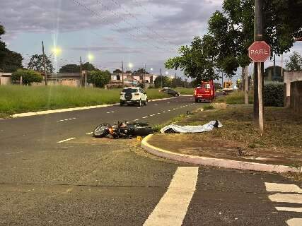 Batida entre carro e motocicleta mata rapaz de 26 anos 