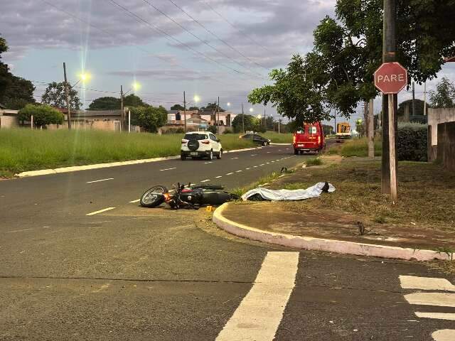 Batida entre carro e motocicleta mata rapaz de 27 anos 
