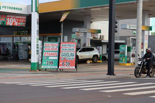 Gasolina segue acima de R$ 6 e reflexo de subs&iacute;dio ainda n&atilde;o chega nas bombas