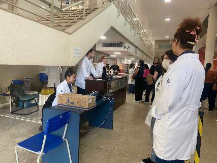 Vacina&ccedil;&atilde;o come&ccedil;a fraca na Central do Cidad&atilde;o, apesar do movimento no local
