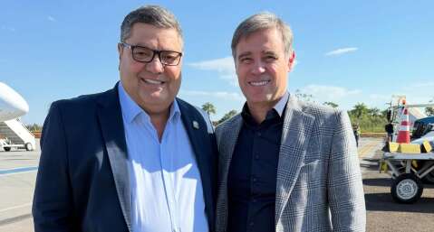 Ap&oacute;s passar o dia em Bonito, Andr&eacute; Mendon&ccedil;a participa de encontro industrial