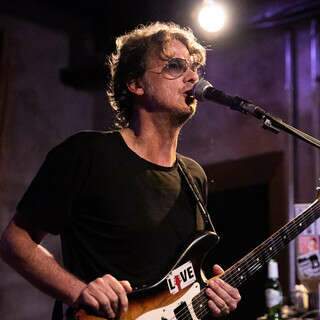 Guitarrista resgata DNA da banda Metr&ocirc; e lan&ccedil;a m&uacute;sica em festival