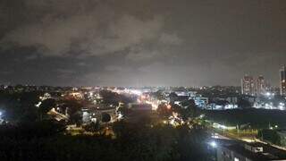 Depois de dia seco, chuva alcan&ccedil;a bairros de Campo Grande &agrave; noite