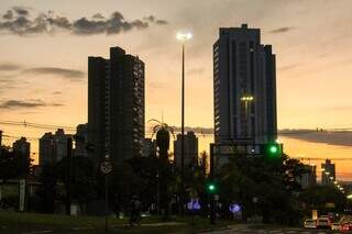 Fim de semana ter&aacute; sol, calor e chance de chuva isolada em MS