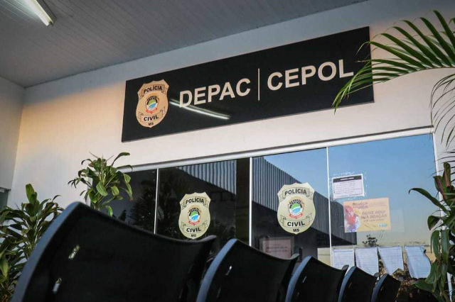 Suspeito &eacute; baleado na perna ao tentar tomar arma de policial